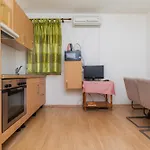 アパート With Parking Space Marusici - Omis - 954 ミミツェ